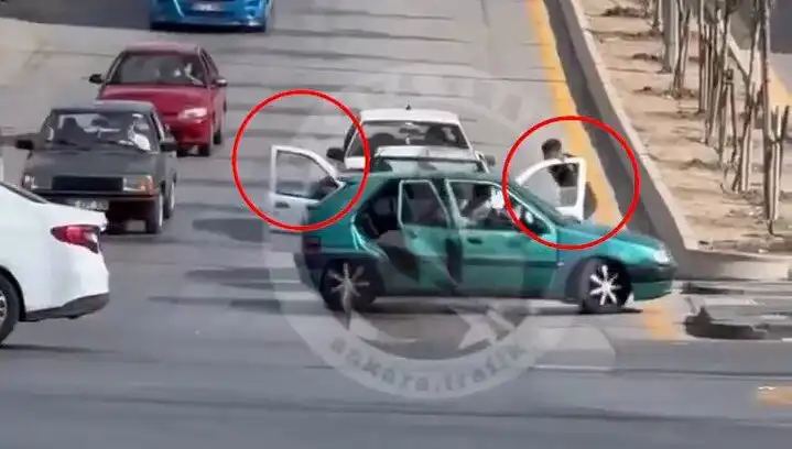 Trafikte Bıçak ve Kılıçlı Saldırı: Gözaltılar Gerçekleşti!