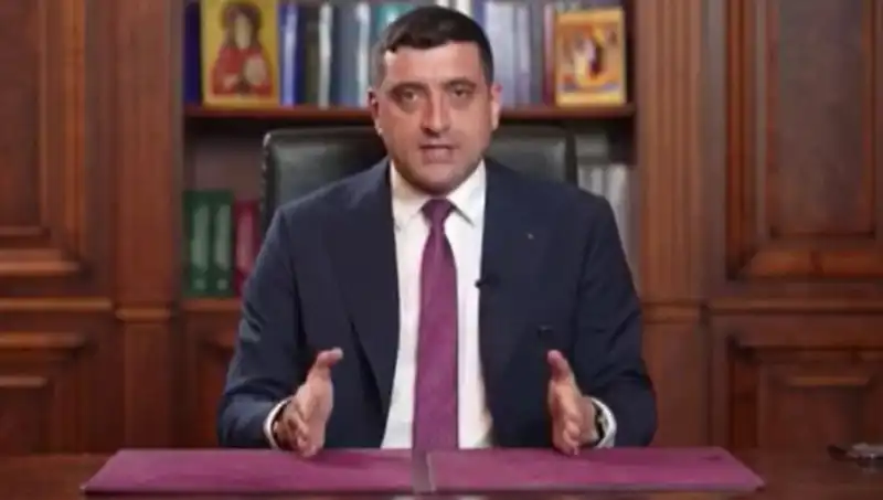 Romanya Seçimlerinde Aşırı Sağcı Aday, İlk Turda Çarpıcı Bir Başarı Elde Etti
