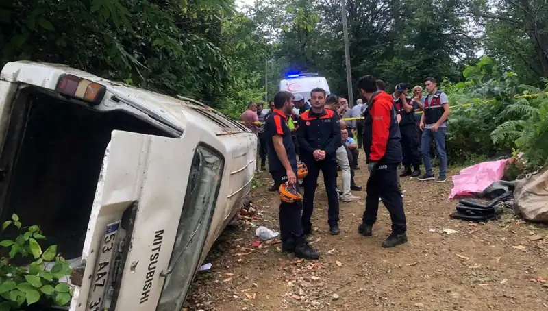 Rize'de Feci Kaza: Minibüs Yamaçtan Yuvarlandı, İki Hayat Gitti