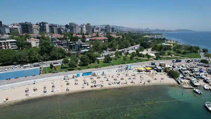 İstanbul'da Kavurucu Sıcaklar: Caddebostan Sahilinde Yoğun İlgi