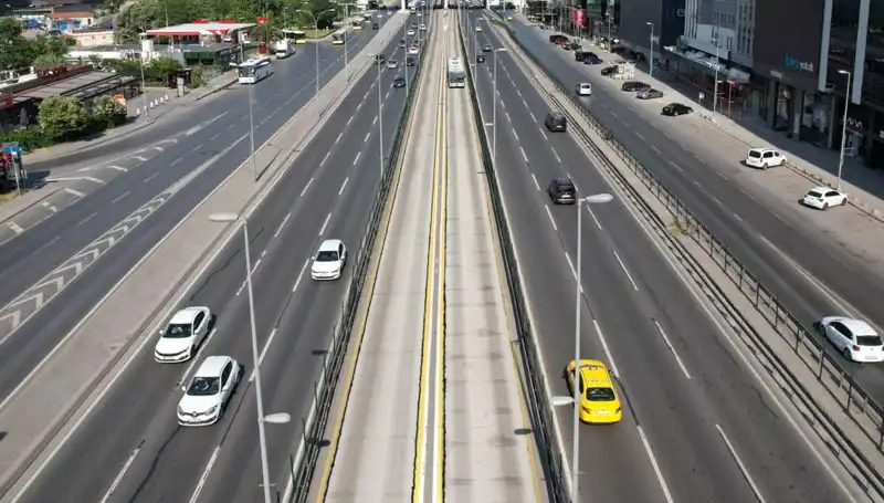 İstanbul'da Bayramda Trafik Yoğunluğu Yerini Sessizliğe Bıraktı