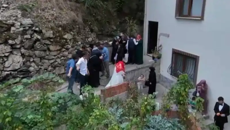 Düğünde Kan Gölü: Kurşunların Arasında Kalanlar