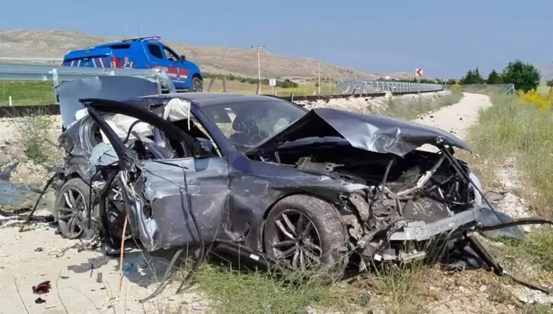 Sivas'ta Korkutan İki Trafik Kazası, 9 Kişi Yaralandı