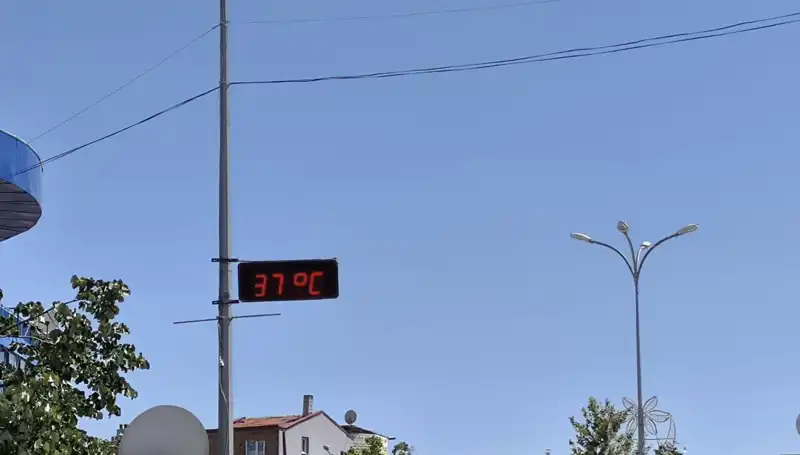 Rekor Sıcaklık: İlçede Termometreler 38 Dereceyi Geçti!