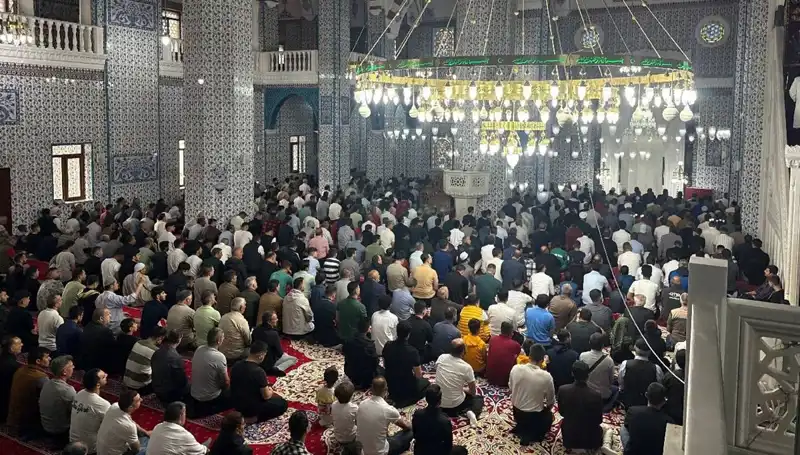 İlk Bayram Namazı Iğdır’da Coşkuyla Kılındı: Gelenekler Yaşatıldı