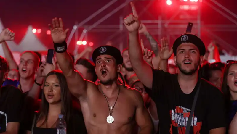 Thompson Konserinde Gözleri Değiştiren Nazi Selamı Skandalı