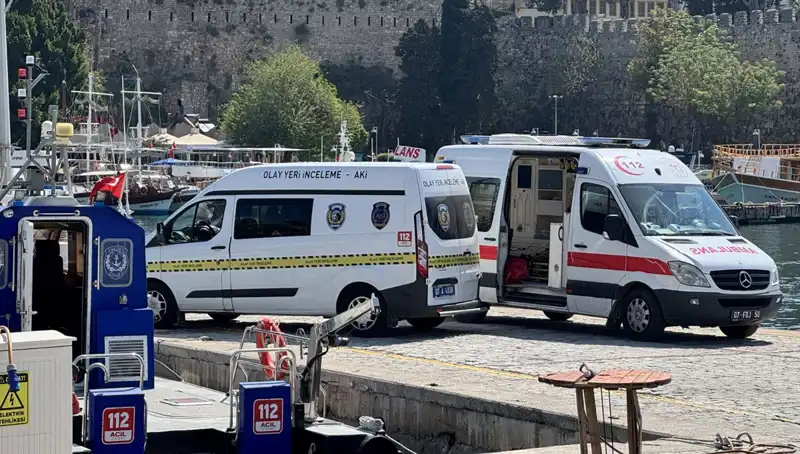Antalya'da Denizde Bulunan Erkek Cesedi, Soruşturma Başlattı