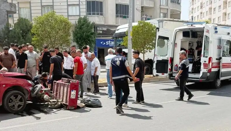 Mardin'de Korkunç Trafik Kazası: İki Kişi Yaralandı, Olay Anı Anbean Görüntülendi!
