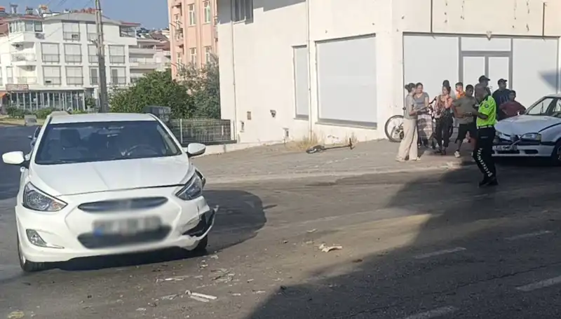 Antalya’da İki Otomobilin Çarpışması Sonrası Olay Yerinde Gergin Anlar