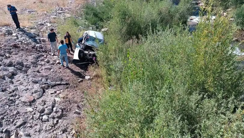 Sivas'ta Feci Kaza: Otomobil Dere Yatağına Uçtu, İki Hayat Gitti