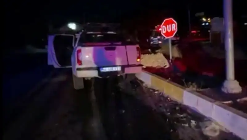 İzmir’de Kamyonet ile Hafif Ticari Araç Çarpıştı: 7 Yaralı Durumu Tüm Şehri Üzdü