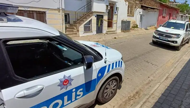 Evden Gelen Korkunç Kokuların Sebebi: Üç Gündür Ölüydü!
