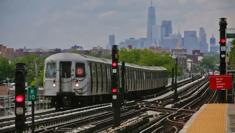 Metro Sörfü Trendinin Tehlikeleri: 15 Yaşındaki Çocuk Hayatını Kaybetti