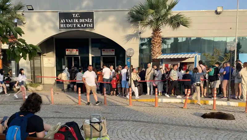 Bayram Tatilinde Midilli Adası'na Yoğun İlgi: Sebepleri ve Gözlemler