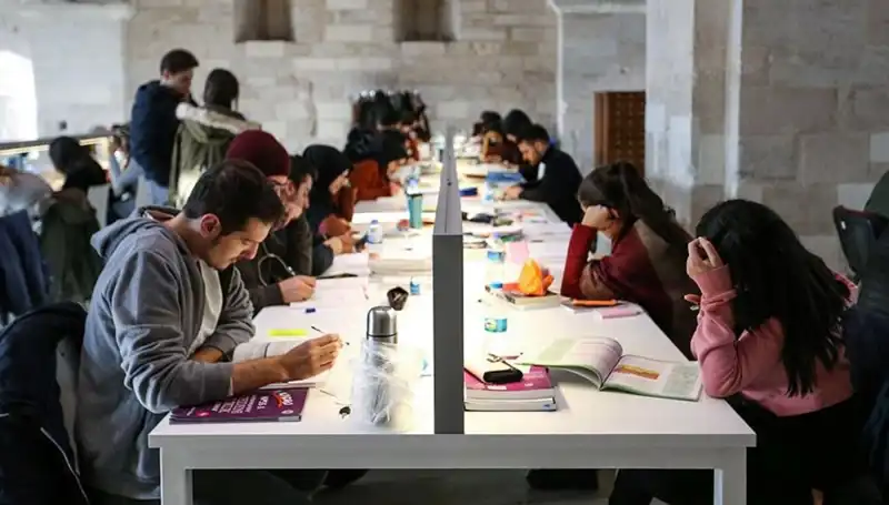 Türkiye'deki Üniversitelerin 2023-2024 Dönemi Başlangıç Tarihleri Açıklandı