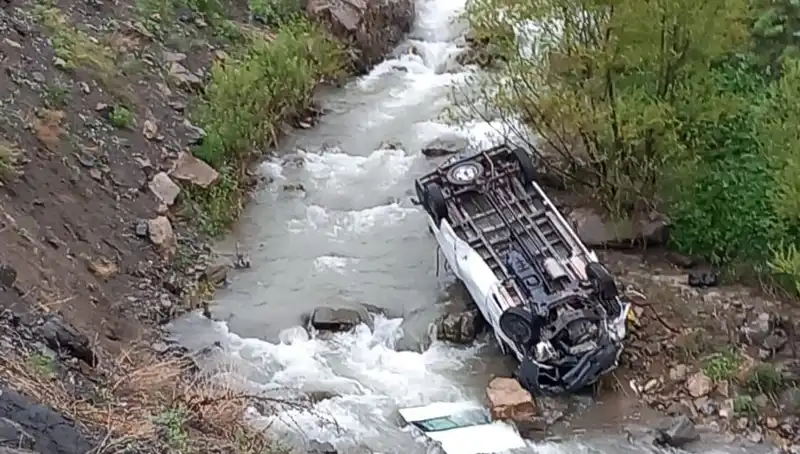 Hakkari'de Minibüs Devrildi: İşçi Taşıyan Araçta Feci Kaza!