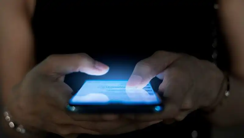 Narsisizm Belirtileri: Telefon Alışkanlıkları Neden Tehlike İşareti Olabilir?