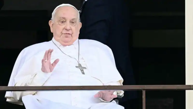 Papa Francis Hastaneden Çıktı: 5 Haftanın Ardından İlk Görüntüleriyle Dikkat Çekti