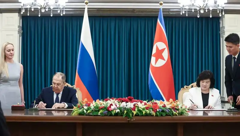 Rusya ve Kuzey Kore Arasında Stratejik İletişim: Lavrov'un Kritik Görüşmesi