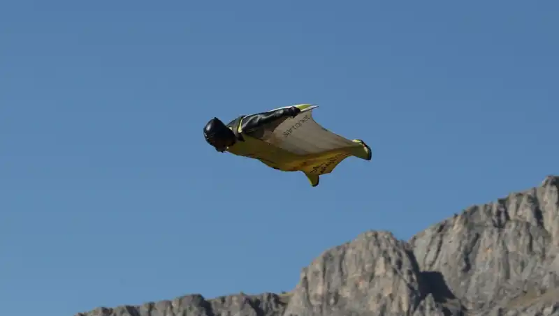 Erzincan'da Yarasa Adam Gösterisi ile Adrenalin Dorukta!