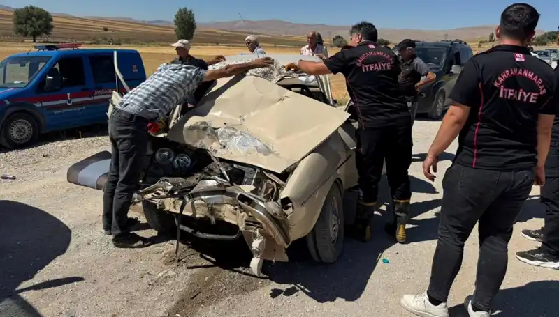 Kahramanmaraş'ta Feci Kaza: Kamyonet Ve Otomobil Çarpıştı!