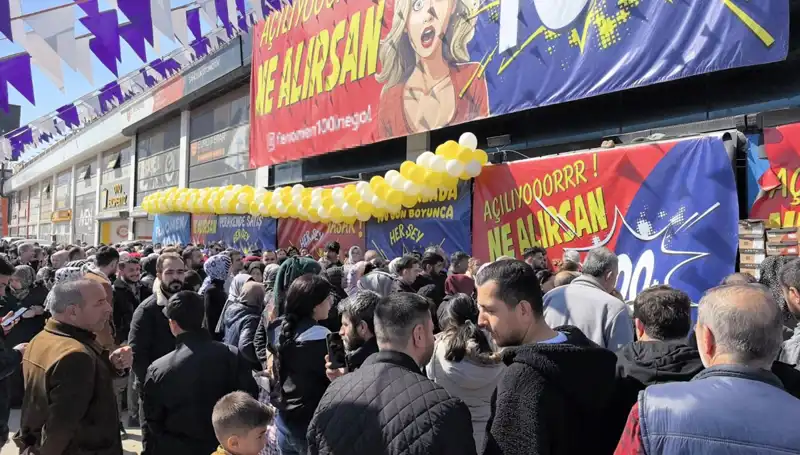 Bursa'da İndirim Günleri: Alışveriş Tutkunları Kenti Sarstı!