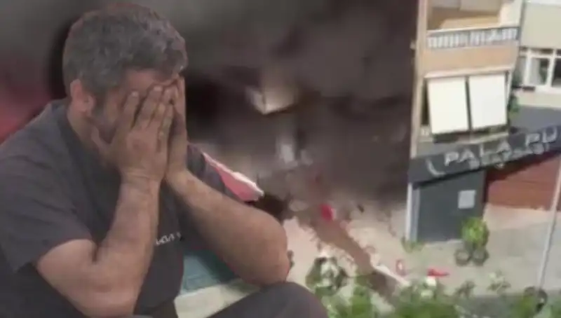 Ataşehir'de Yangın Faciası: İş Yeri Sahibi Gözyaşları İçinde Kaldı
