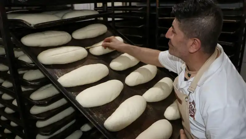 Zorlu Sıcaklıkta Mesai: 250 Derecelik Fırınların Önünde Ekmek Savaşı