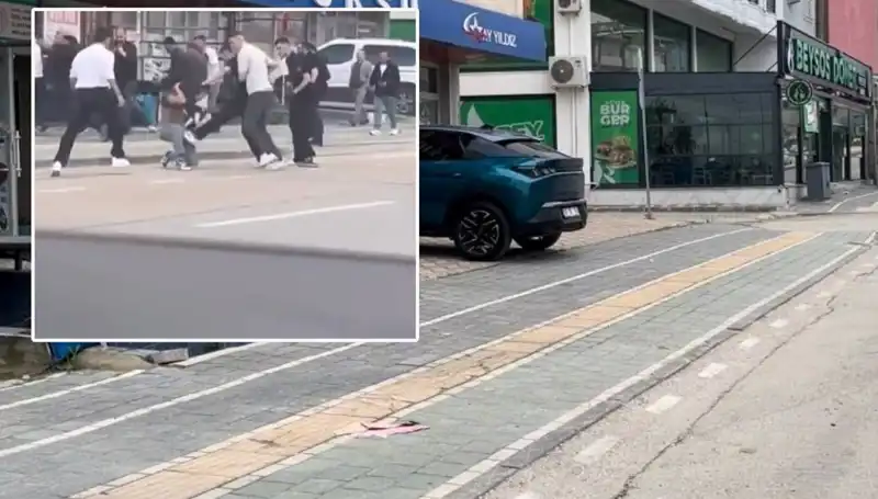 Aranan Şahıs Polisi Bıçakla Saldırdı: Güvenlik Kamerası Kayıtları Ortaya Çıktı