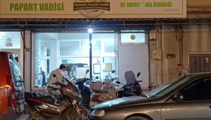 Şok Eden Olay: Lokalde Bıçaklı Kavga ve Ağır Yaralı Kişi