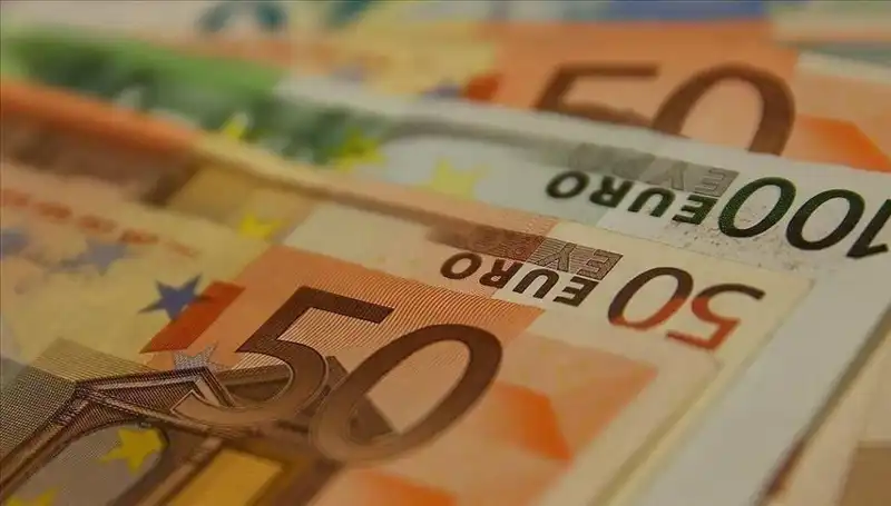 Euro Düşüşe Geçti: Ekonomik Veriler ve Küresel Etkiler