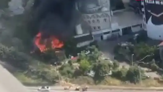 Kağıthane'de Korkutan Yangın: Dumanlar Gökyüzünü Sarmaladı!