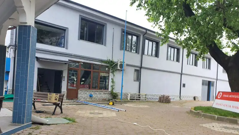 Tabela Takarken 3 Metre Yükseklikten Düşen İşçi Hayatta Kalmanın Mücadelesini Veriyor