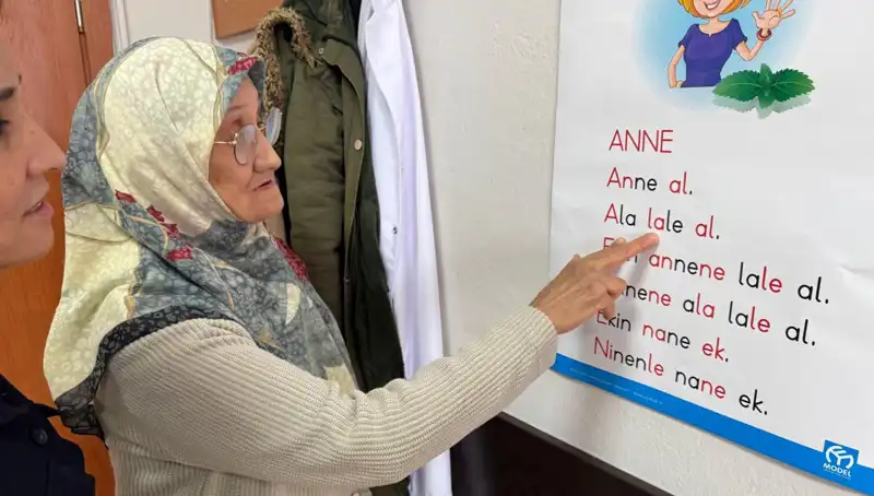 65 Yaşındaki Ayşe Teyze’nin Okuma Yazma Serüveni