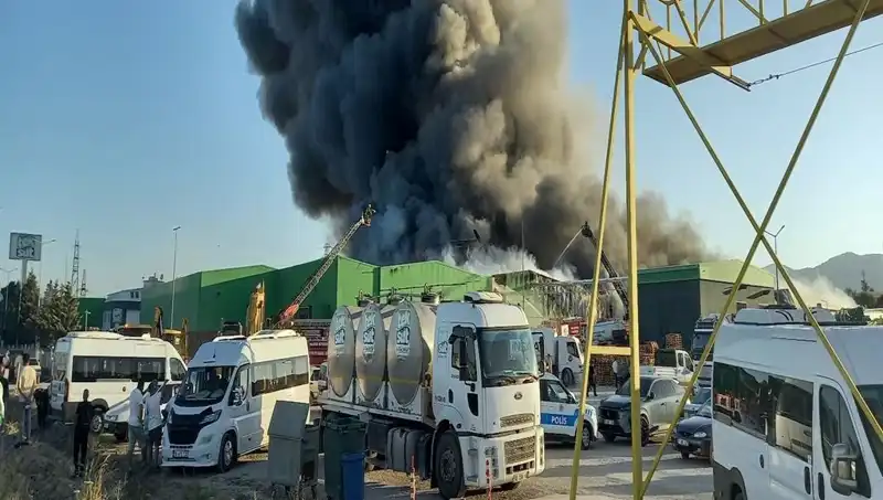 Gönen'de Fabrika Yangını: İşçi Kimliklerinin Tespiti Devam Ediyor