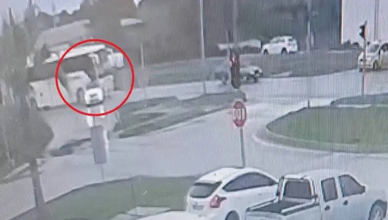 Kırmızı Işıkta Duran Araçlara Çarpan Yolcu Otobüsü: Kaza Anlarının Detayları