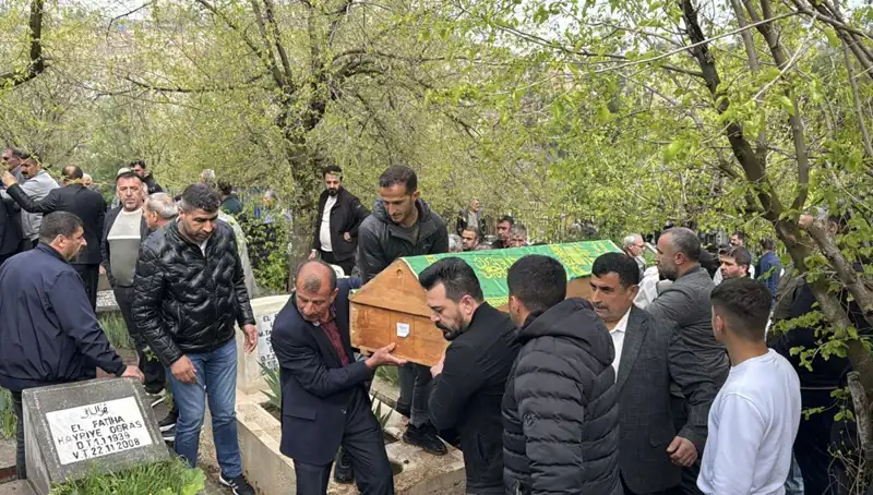 Karabük'teki Feci Trafik Kazasında Hayatını Kaybedenler Diyarbakır'da Defnedildi