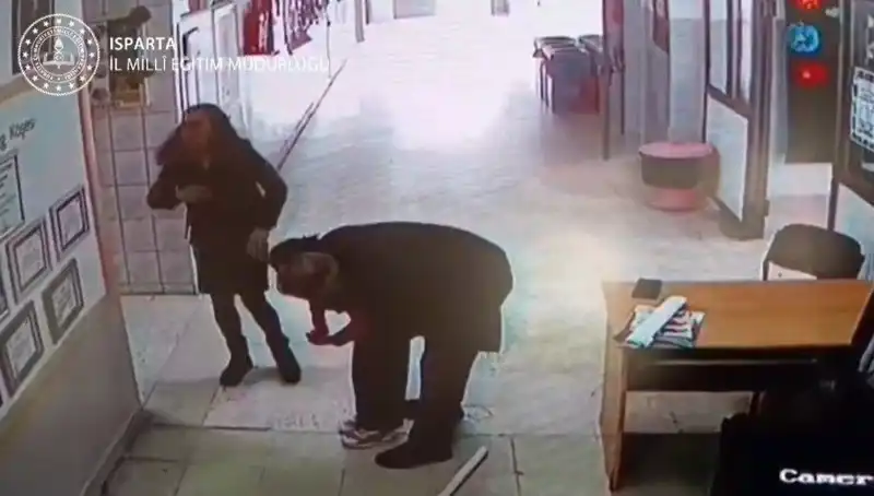 İlginç Bir Kahramanlık Hikayesi: Öğretmen Heimlich ile Öğrencisini Kurtardı
