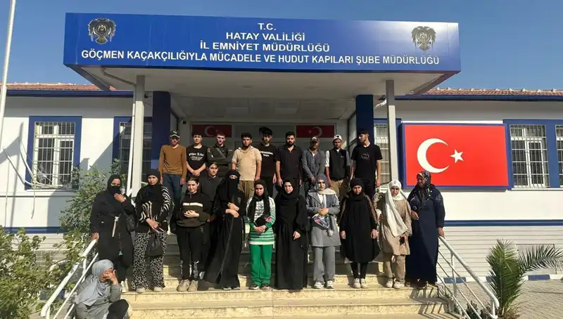 Minibüste Yakalanan Göçmenler: Türkiye'ye Geçiş Yolu Tehlikelerle Dolu