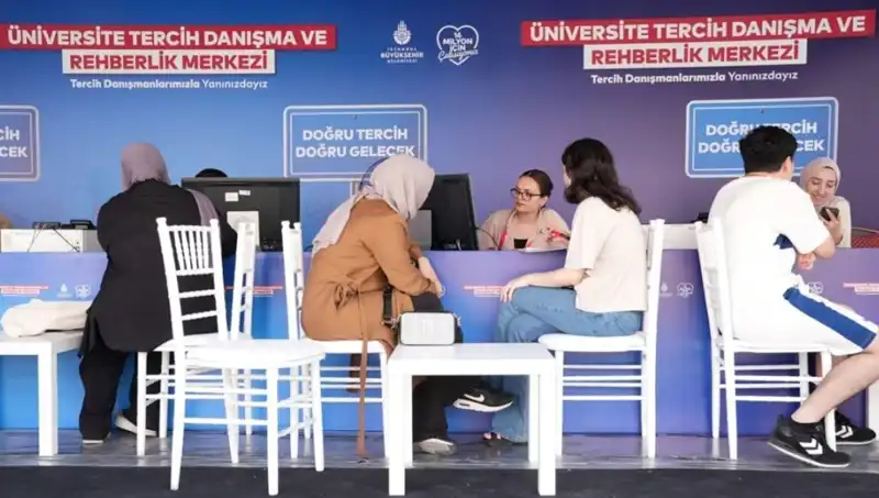 İstanbul'da Öğrencilere Yön Verecek "İBB Tercih Danışma ve Rehberlik Merkezi" Açıldı