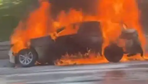 15 Temmuz Şehitler Köprüsü’nde Dehşet Anları: Araç Yangını Trafiği Felç Etti