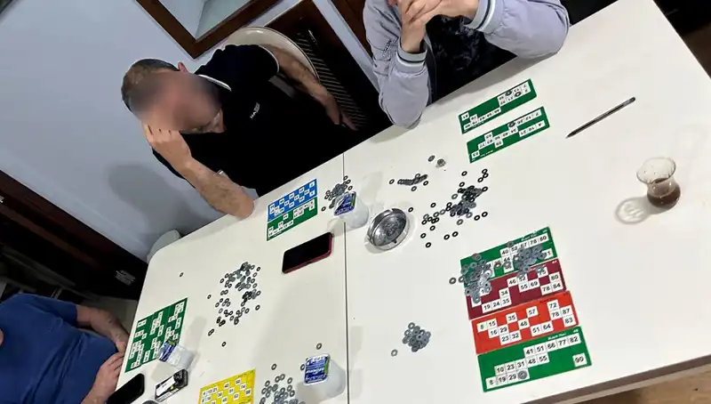 TikTok'ta Canlı Yayın Yapan Grupla Polis Baskını: 22 Kişi Suçüstü Yakalandı