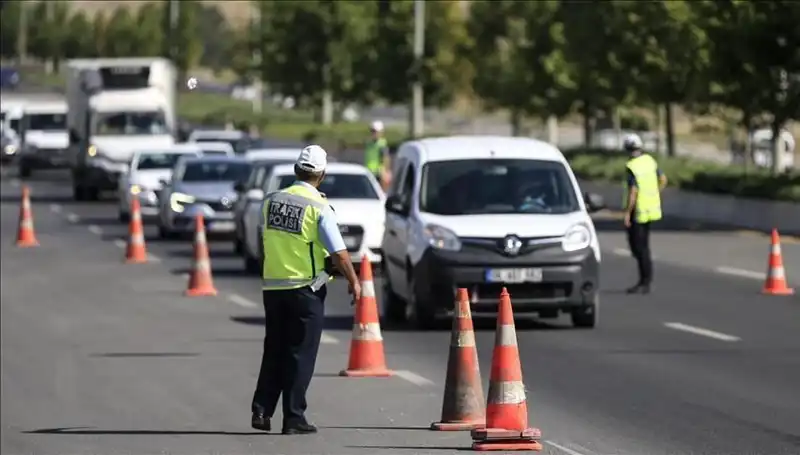 Tünel Kapatan Konvoy, Trafikte Kaosa Neden Oldu