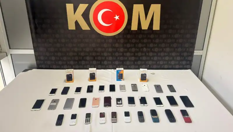 Gümrük Dramı: 37 Kaçak Cep Telefonu Ele Geçirildi!