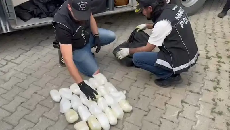 El Bagajında Çıkan 13 Kilo Metamfetaminle Şok Eden Vaka